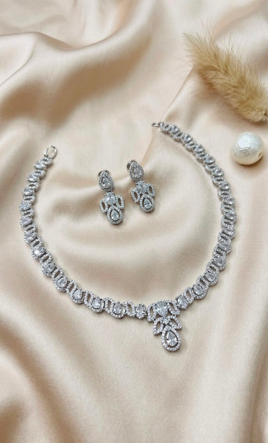 Aveline Crystal Link Necklace Set