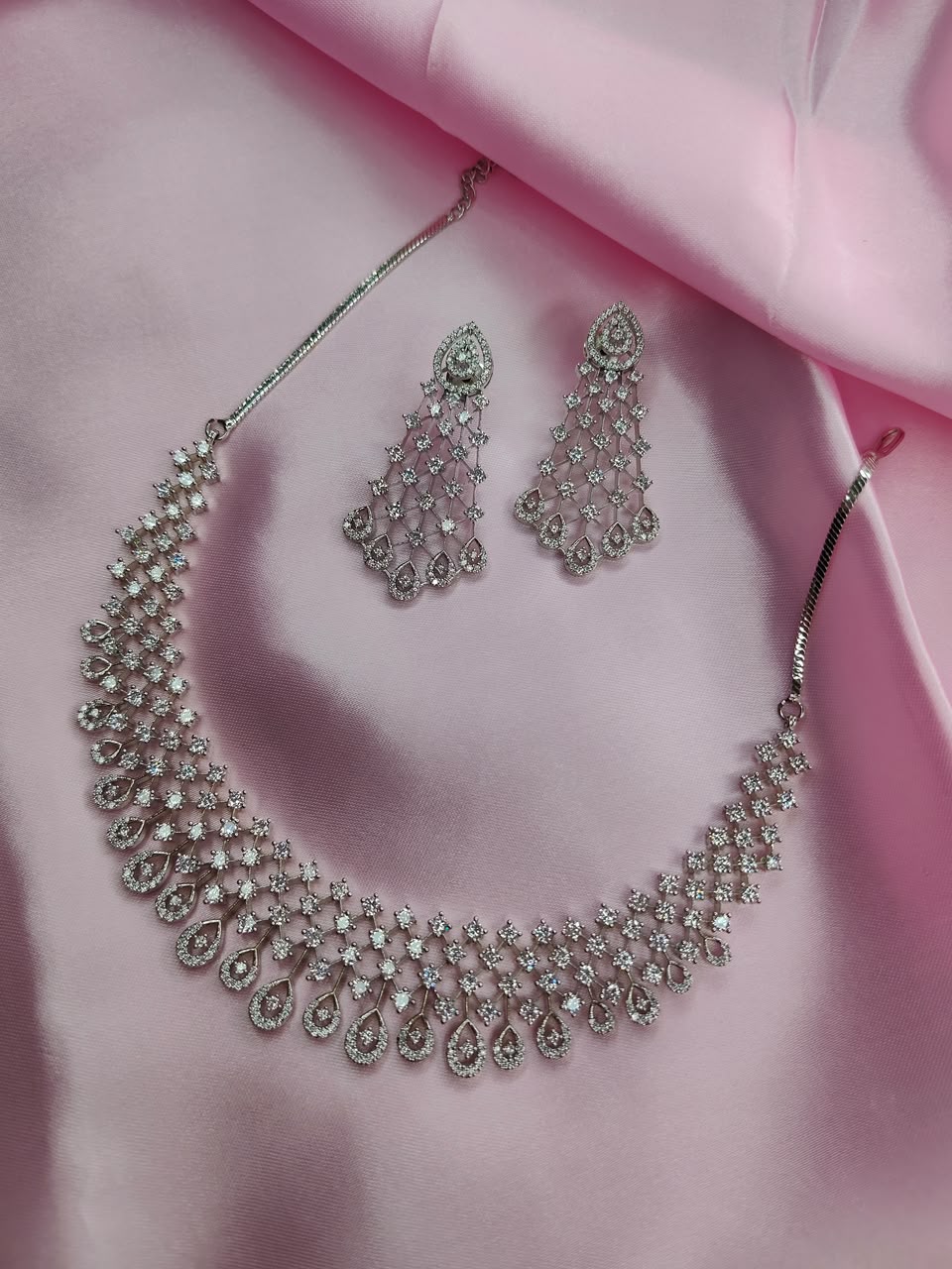 Nooréa Teardrop Cascade Necklace Set