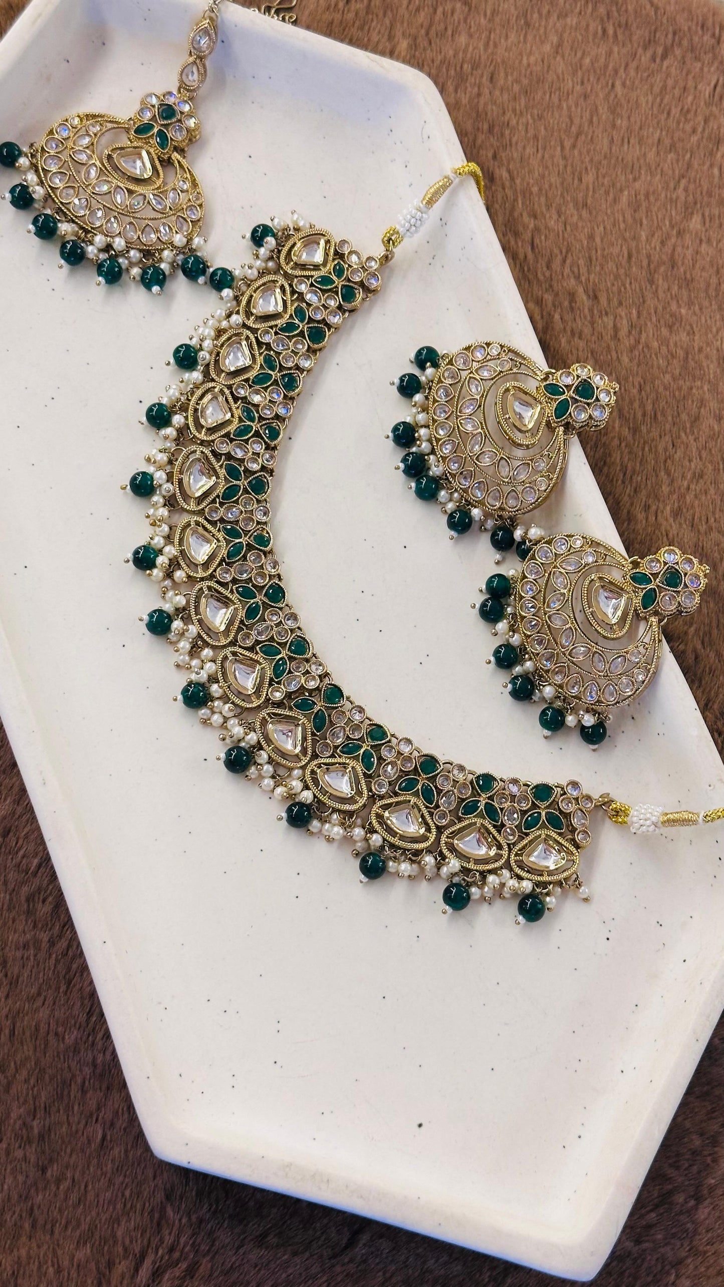 The Emerald Jadau Necklace Set