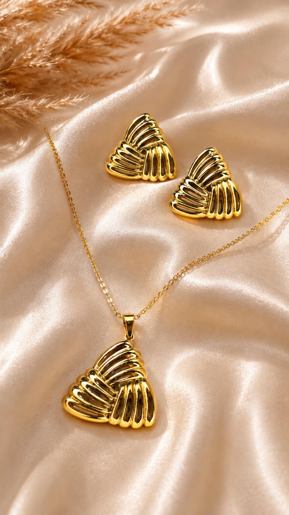 Golden Ribbed Shell Jewelry Set