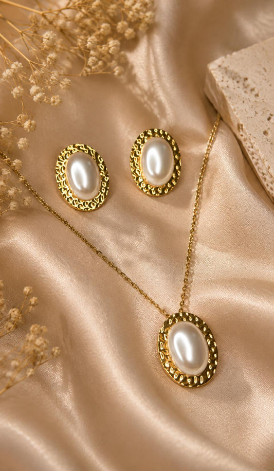 Aurelia Pearl Oval Set