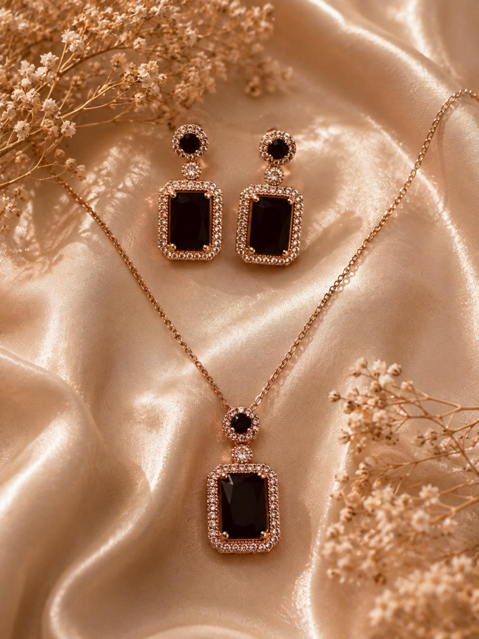 Noir Éclat Necklace Set
