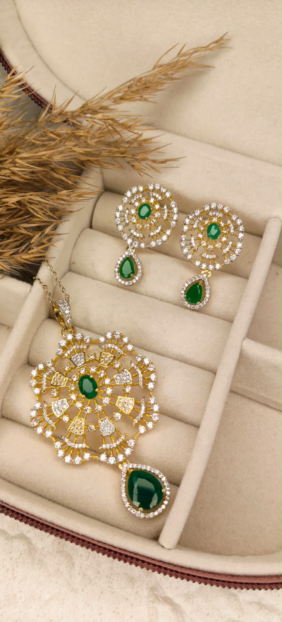 Italian Emerald Royale Pendant Set