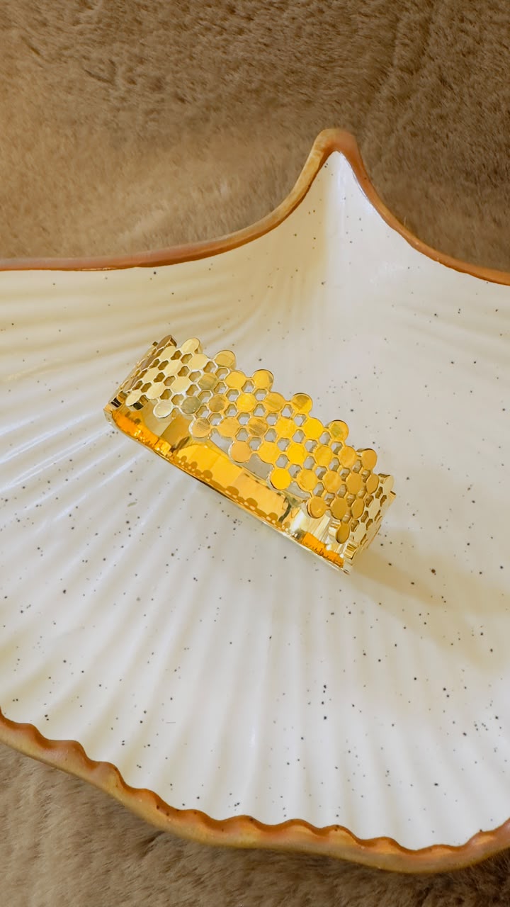 Honeycomb Luxe Gold Kada