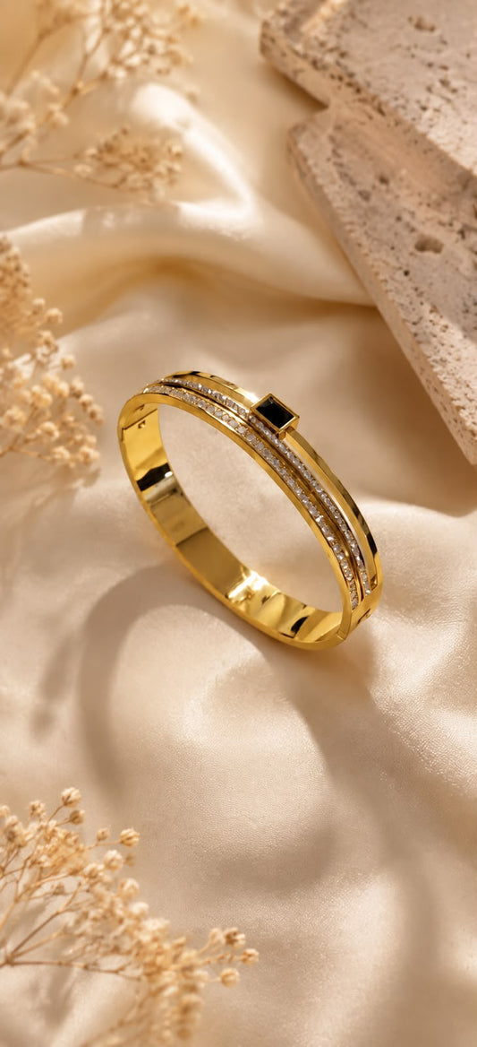 Nooré Onyx Luxe Bangle Bracelet