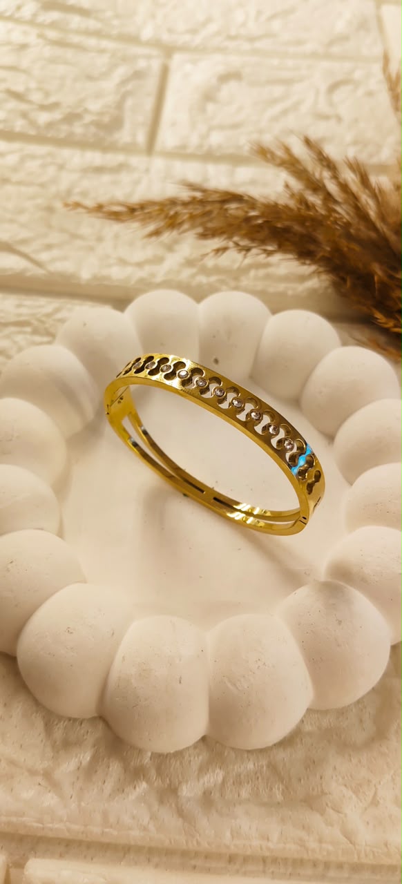 Celestia Golden Link Bangle Bracelet