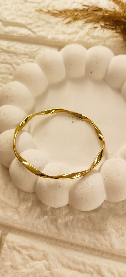 Serena Twist Luxe Bangle Bracelet