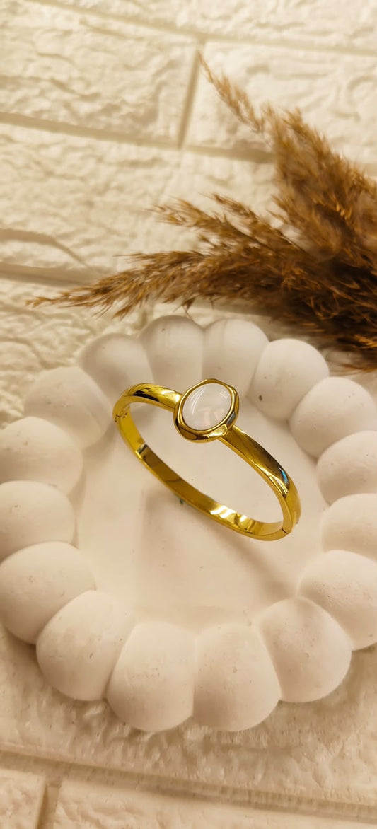 Elara Pearl Glow Bracelet