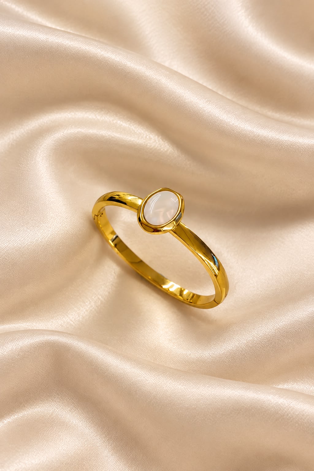 Elara Pearl Glow Bracelet