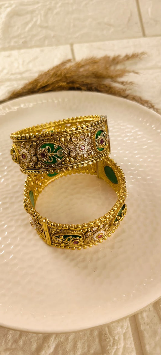 Rajwada Emerald Heritage Bangles