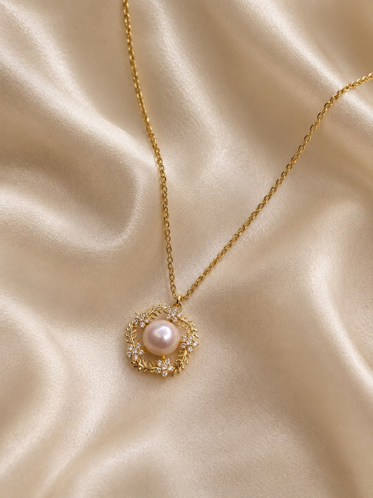 Pearl Pendant Necklace – Elegant Gold Chain with Crystal Halo