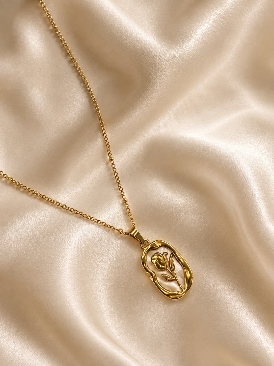 Rose Pendant Necklace – Elegant Floral Chain for Women
