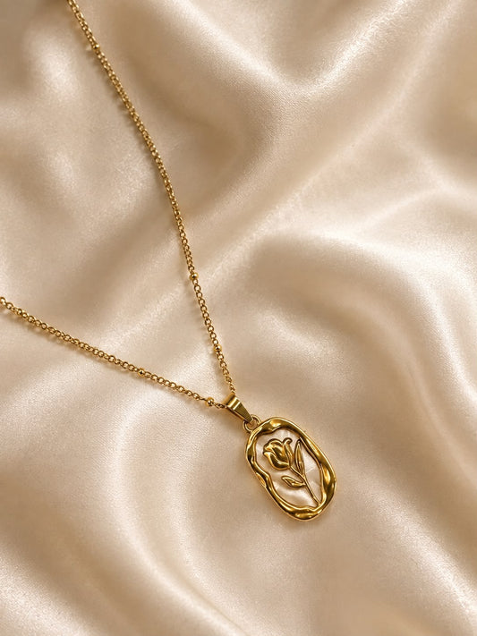 Rose Pendant Necklace – Elegant Floral Chain for Women