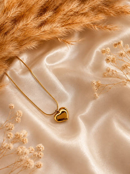 Heart Pendant Necklace – Dainty Gold Chain with Pearl Heart
