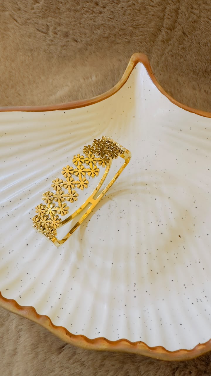Floral Bangle for Women – Anti-Tarnish Elegant Kada