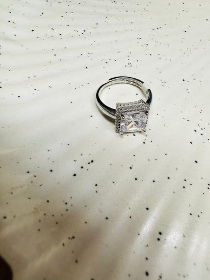 Anti-Tarnish Adjustable Solitaire Ring – Daily Wear Elegance