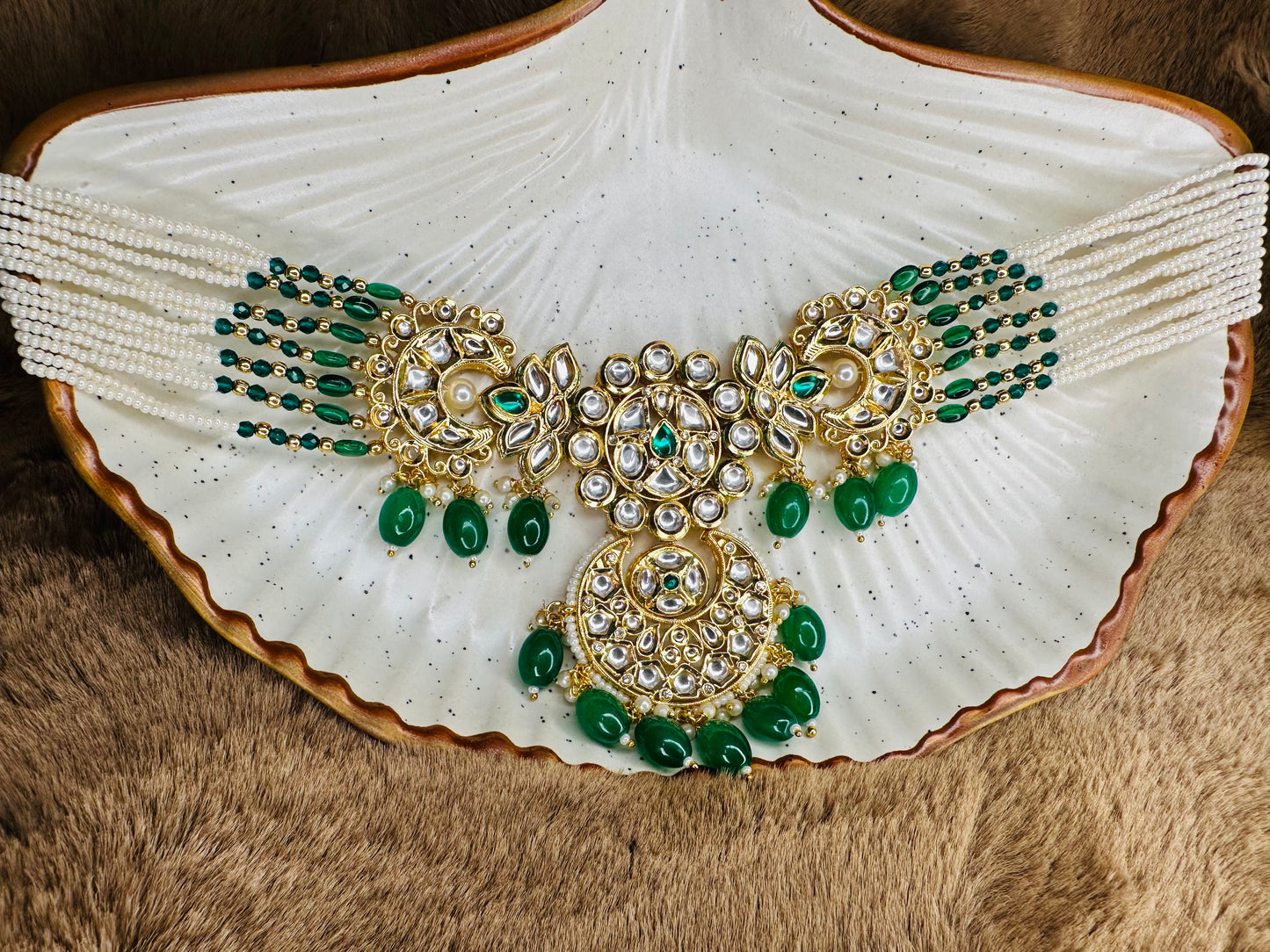 green-kundan-necklace-set-pearl-earrings-ethnic-wear
