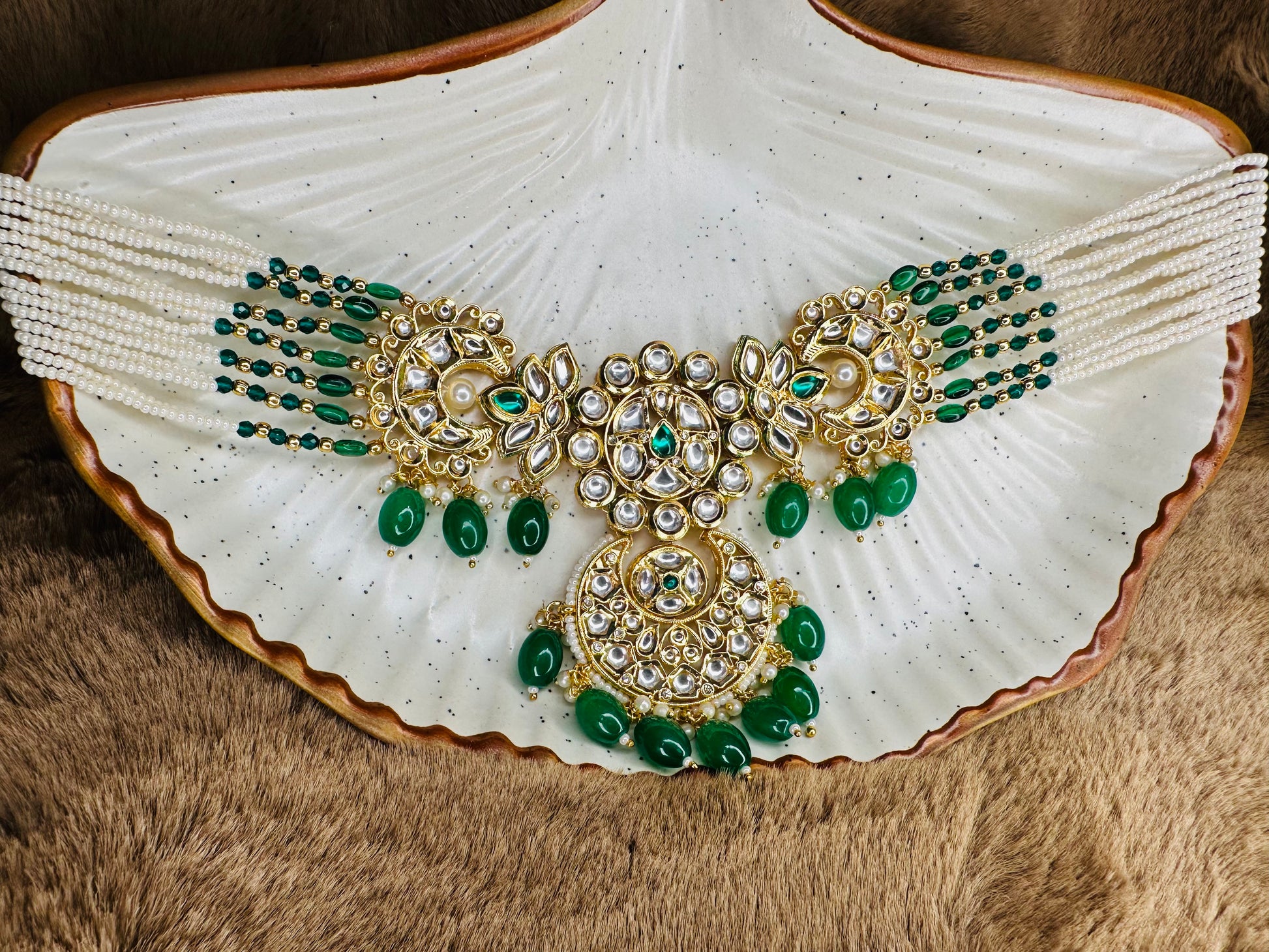 green-kundan-necklace-set-pearl-earrings-ethnic-wear