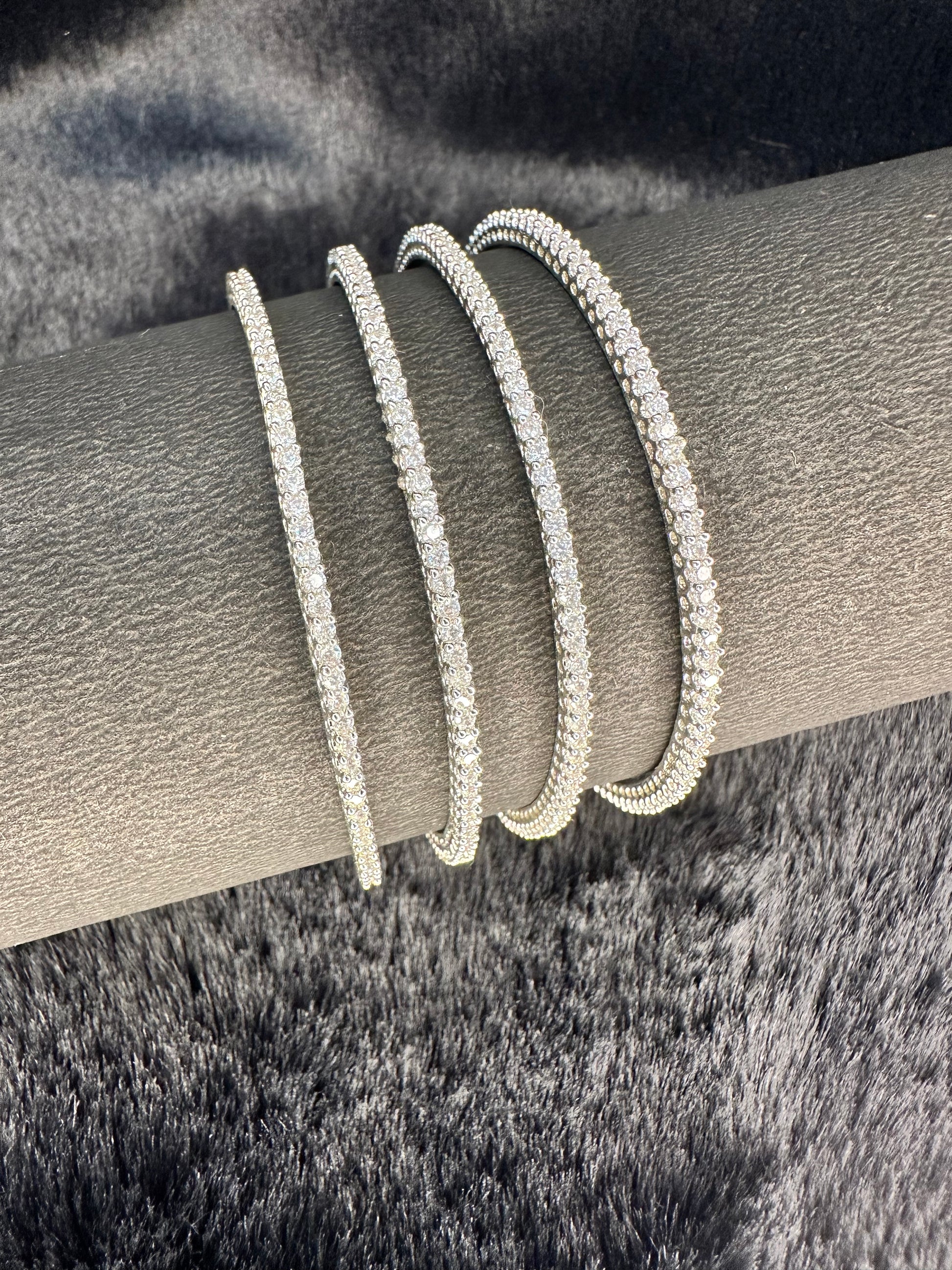 heybae-ad-bangles-stone-detail-gold-plated