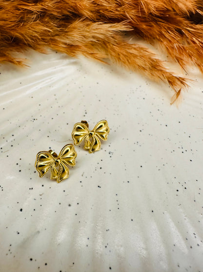 Lightweight women’s gold bow earrings for daily wear