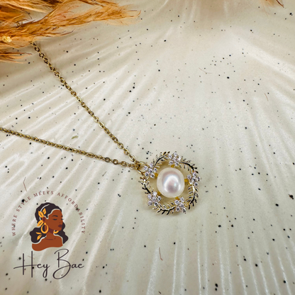 Front view of HeyBae Anti Tarnish Pearl Pendant with Chain Set