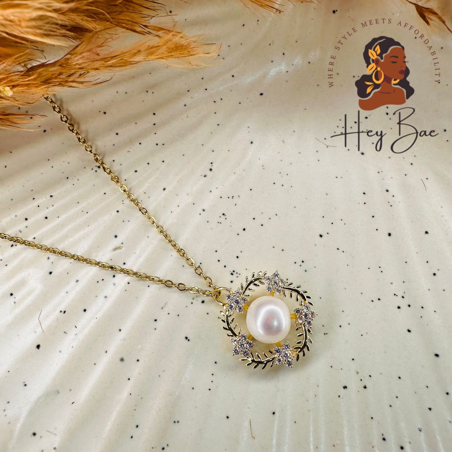 Model styling HeyBae Anti Tarnish Pearl Pendant Necklace Set