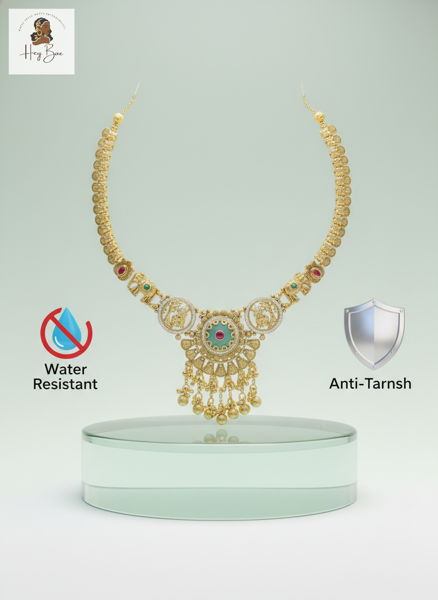 Gold necklace on a light gray background with water-resistant and anti-tarnish icons.