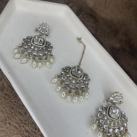Earrings & Maang Tikka