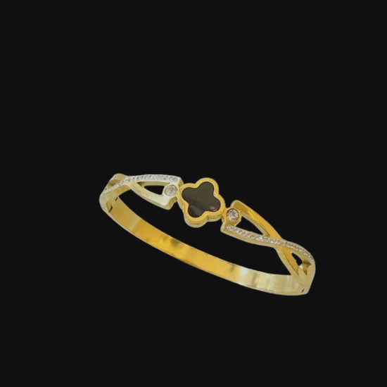 black clover anti tarnish bracelet  for women