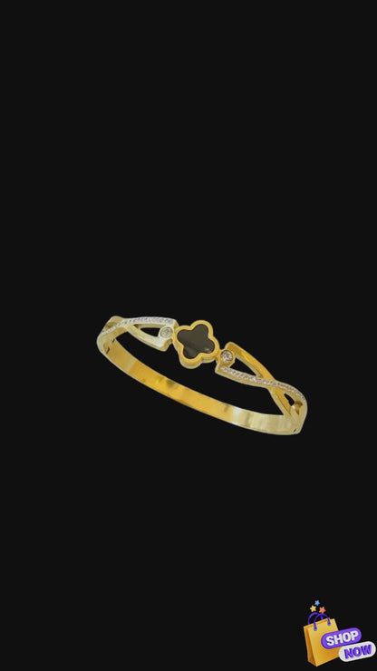 black clover anti tarnish bracelet  for women